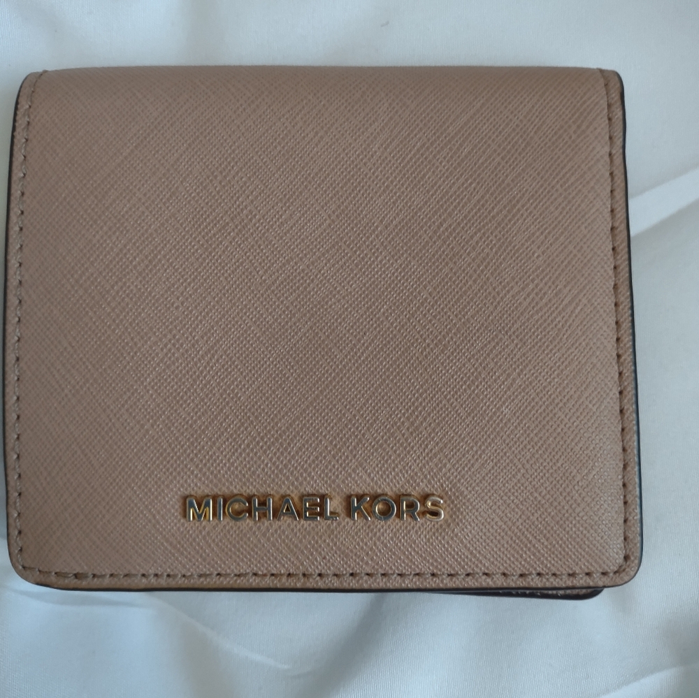 Michael Kors blush wallet